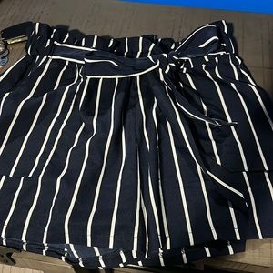 Navy blue and white shorts from shein size large